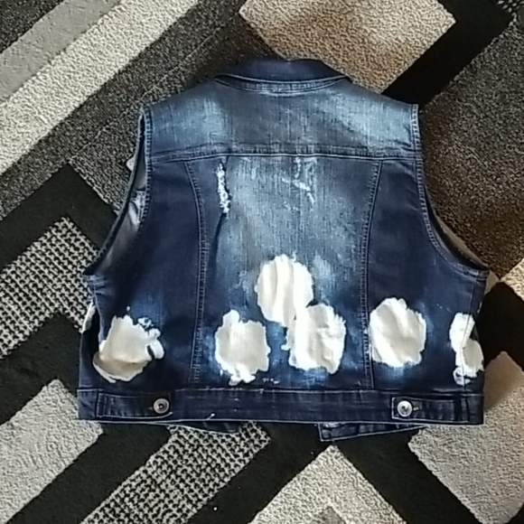 Women Vest - Picture 2 of 2